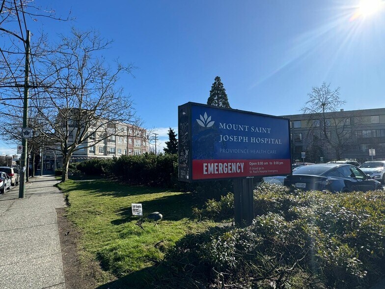 508 – 516 & BL1 – BL3 – 500 Kingsway, Vancouver, BC à vendre - Photo de l’immeuble – Image 2 sur 2