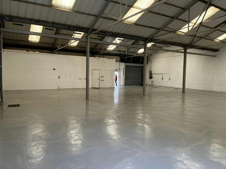 6 Greycaine Rd, Watford à louer - Photo de l’immeuble – Image 3 sur 13