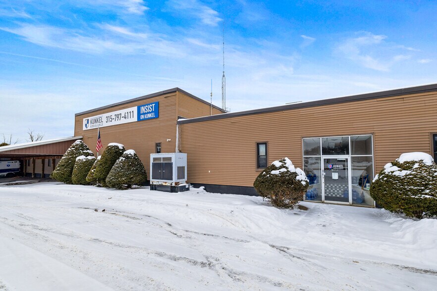 410 Catherine St, Utica, NY à vendre - Photo de l’immeuble – Image 1 sur 21