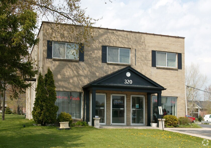 320 W Northland Ave, Appleton, WI à vendre - Photo de l’immeuble – Image 3 sur 12