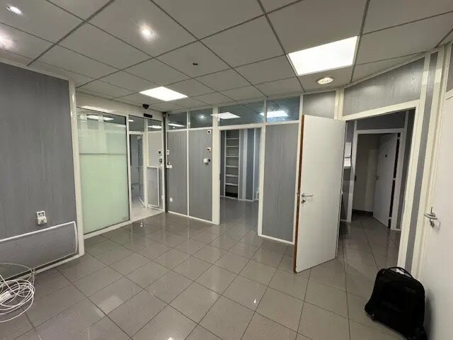 Bureau dans Saint-Priest-en-Jarez à louer - Photo de l’immeuble – Image 2 sur 6