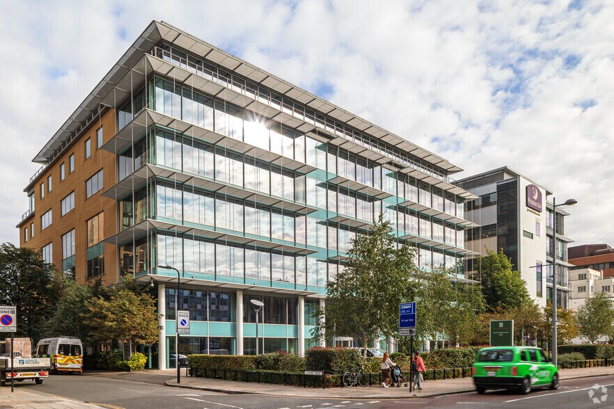 26-30 Uxbridge Rd, Londres à louer - Photo principale – Image 1 sur 3