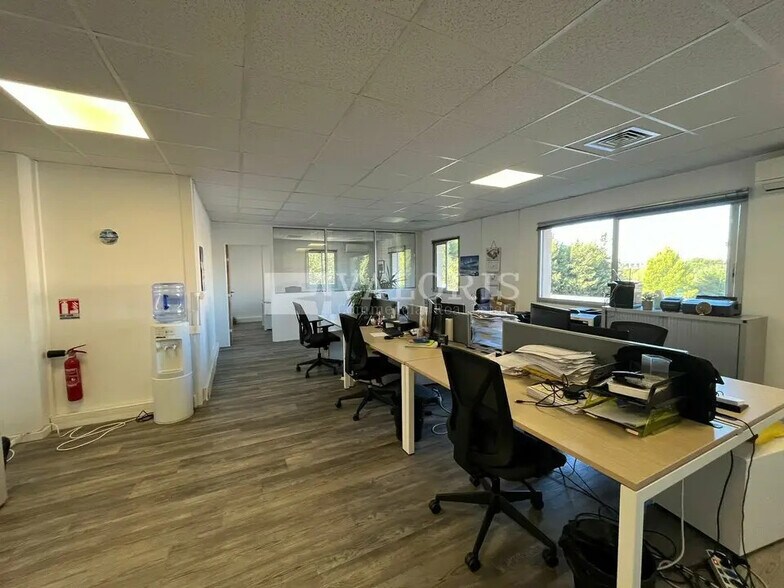 Bureau dans Vitrolles à louer - Photo de l’immeuble – Image 3 sur 11