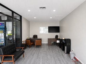 3709-3711 W 3rd St, Los Angeles, CA à louer Photo intérieure– Image 2 sur 3