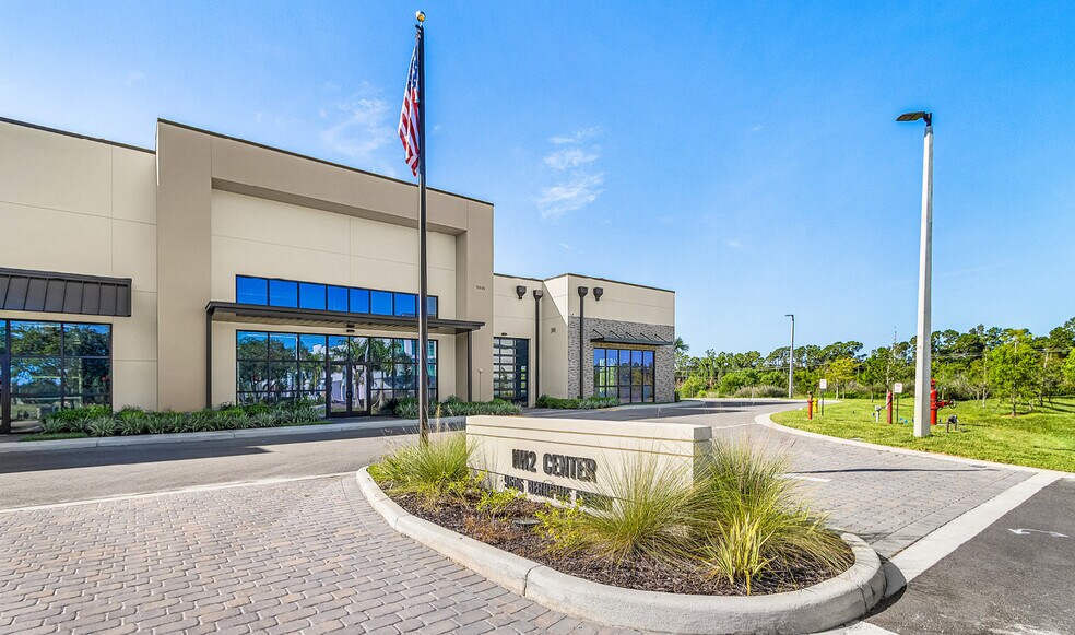 9606 Bernpine Ct, Bonita Springs, FL à louer - Photo de l’immeuble – Image 3 sur 11