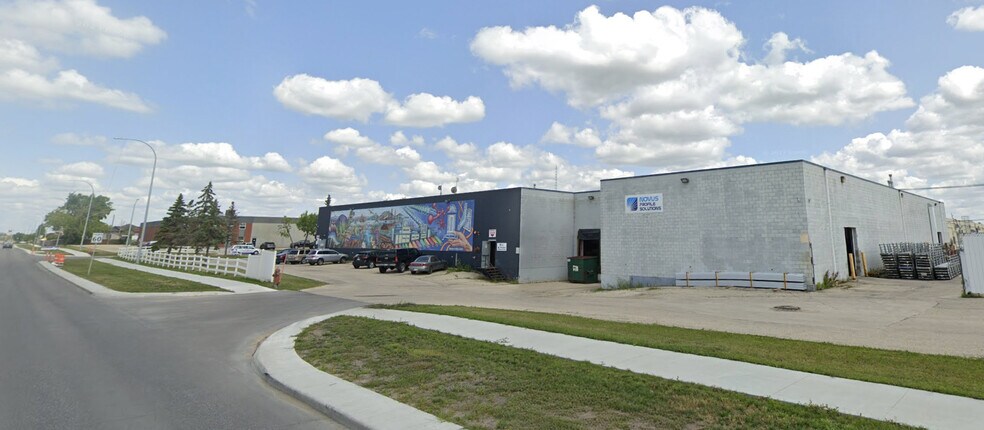 154 Paramount Rd, Winnipeg, MB à louer - Photo de l’immeuble – Image 3 sur 3