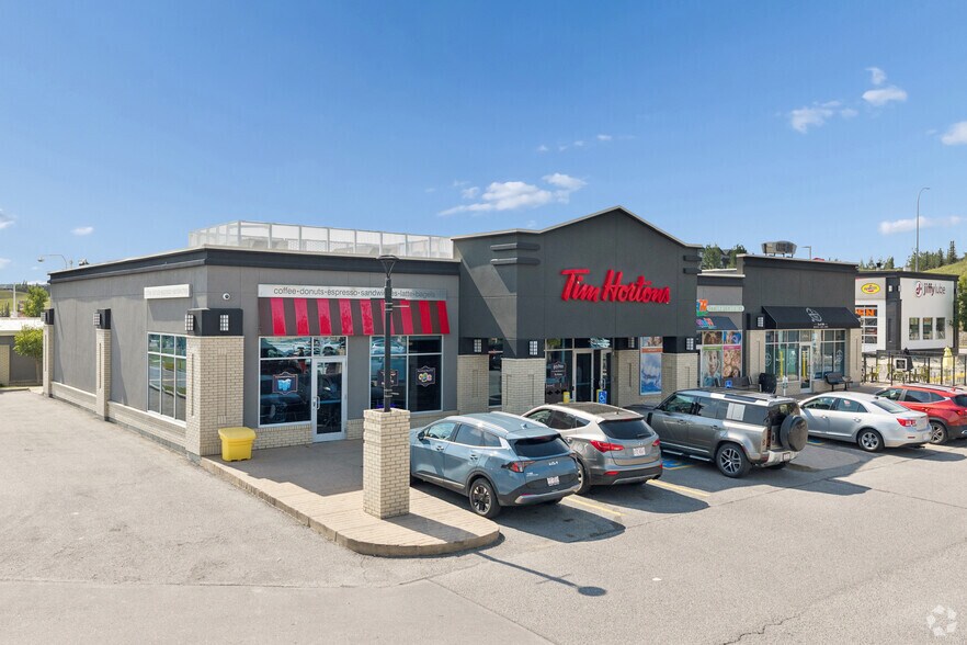 Symons Valley Rd, Calgary, AB à louer - Photo principale – Image 1 sur 3