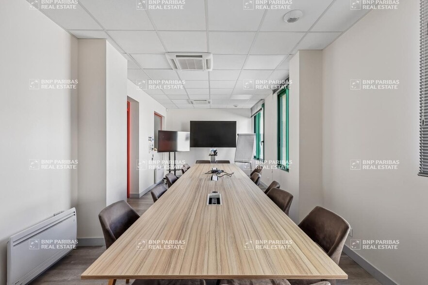 Bureau dans Pontault-Combault à vendre - Photo intérieure – Image 1 sur 12