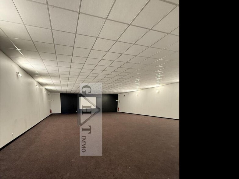 Local commercial dans Saint-Denis à vendre - Photo intérieure – Image 1 sur 7
