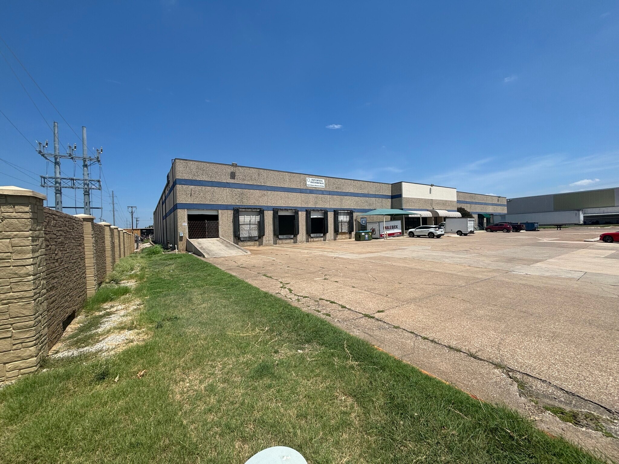 2125-2127 Exchange Dr, Arlington, TX à louer Photo principale– Image 1 sur 14