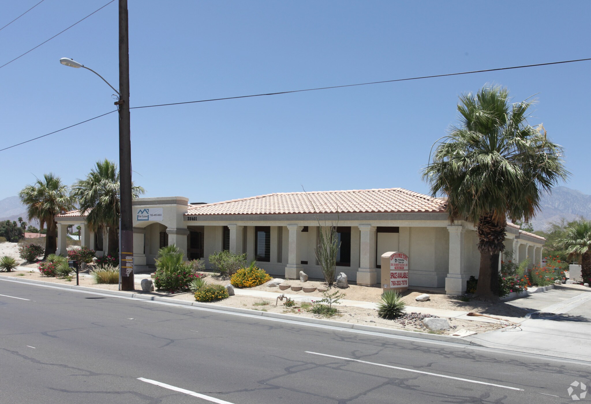28401 Date Palm Dr, Cathedral City, CA à louer Photo principale– Image 1 sur 35