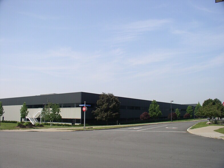 156-250 Wallace Way, Rochester, NY à louer - Photo de l’immeuble – Image 3 sur 4