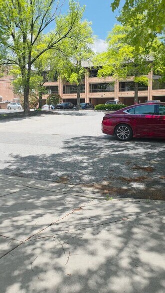 300 Allegheny Ave, Towson, MD à vendre - Vidéo sur l’annonce professionnelle – Image 2 sur 44