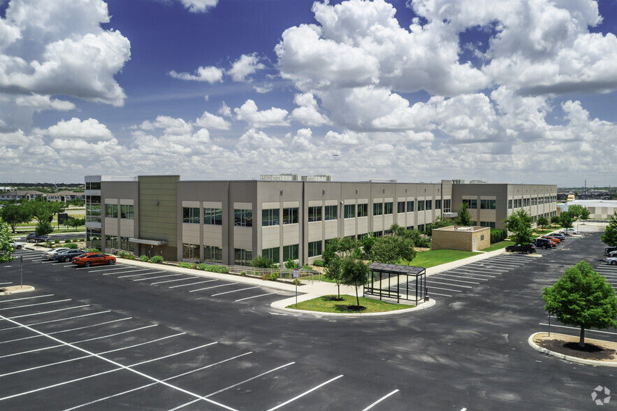 9810 State Highway 151, San Antonio, TX à louer - Photo de l’immeuble – Image 3 sur 7