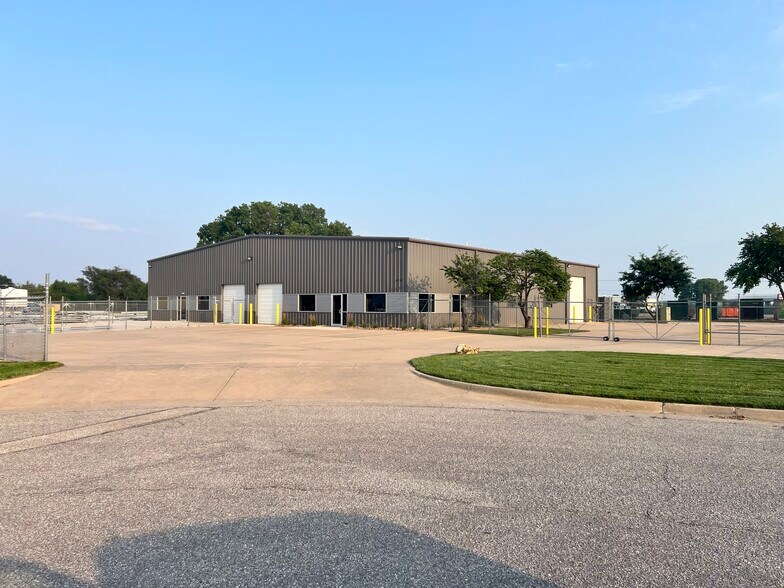 4321 W 29th Cir S, Wichita, KS à louer - Photo de l’immeuble – Image 2 sur 13