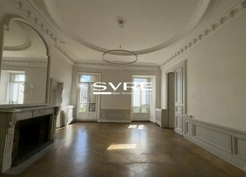 Bureau dans Marseille à louer - Photo de l’immeuble – Image 1 sur 12