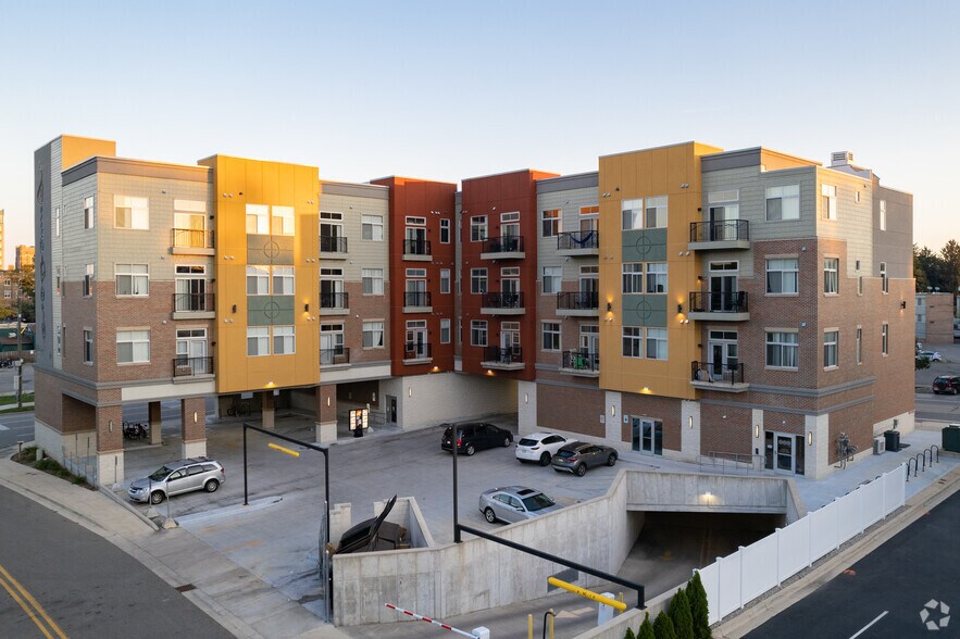 300 W Grand River Ave, East Lansing, MI à louer - Photo de l’immeuble – Image 1 sur 3