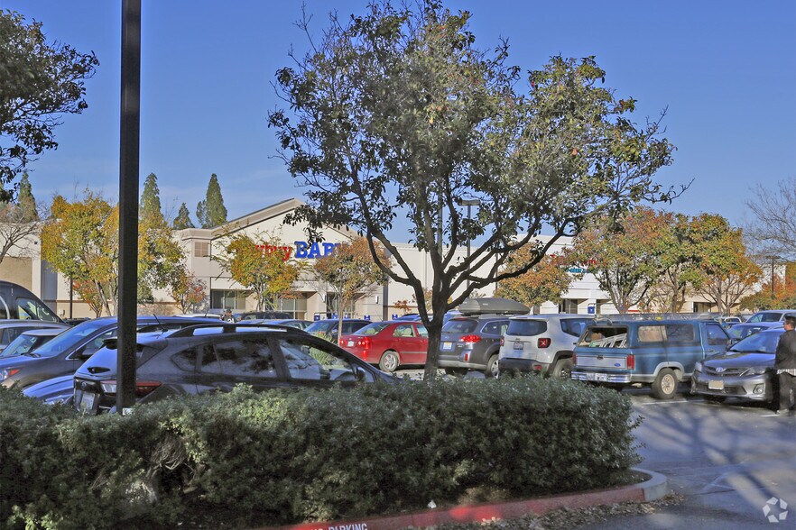 3250 Buskirk Ave, Pleasant Hill, CA à vendre - Photo de l’immeuble – Image 2 sur 10