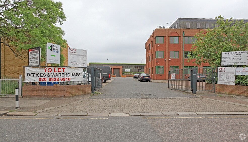 12 Cumberland Ave, Londres à louer - Photo de l’immeuble – Image 3 sur 4
