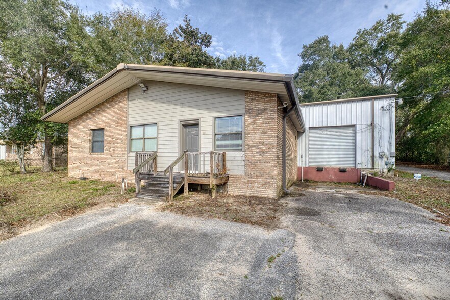 1014 Creighton Rd, Pensacola, FL à louer - Photo de l’immeuble – Image 1 sur 40