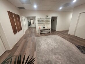 3892 State St, Santa Barbara, CA à louer Photo intérieure– Image 2 sur 12