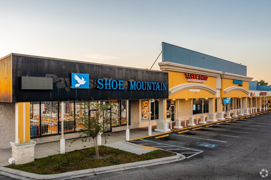 2211-2329 E Hillsborough Ave, Tampa, FL à louer - Photo de l’immeuble – Image 3 sur 19