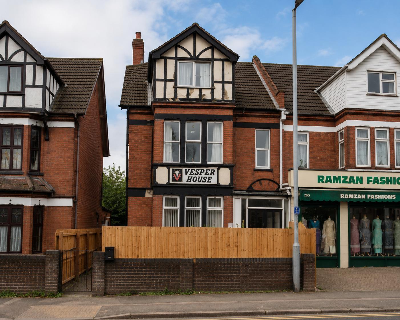 261 Dunstable Rd, Luton à louer Photo de l’immeuble– Image 1 sur 2