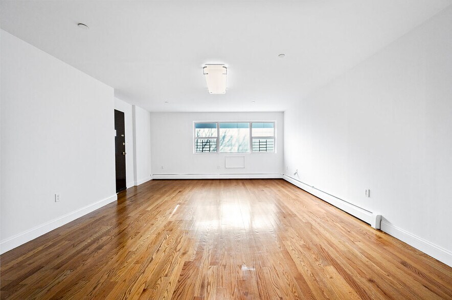 16003 Sanford Ave, Flushing, NY à vendre - Photo de l’immeuble – Image 3 sur 15