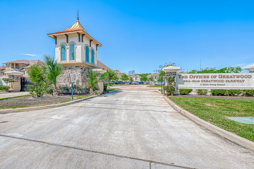6544 Greatwood Pky, Sugar Land, TX à louer - Photo de l’immeuble – Image 2 sur 21