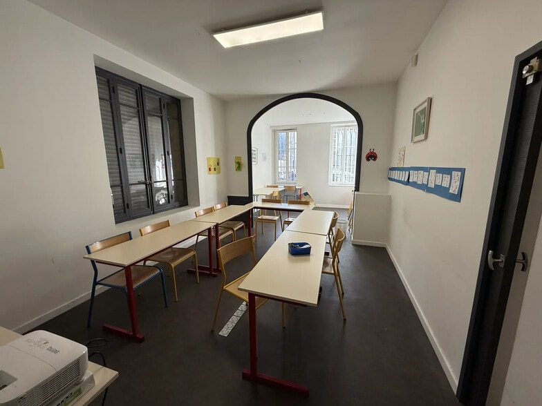 Bureau dans Marseille à vendre - Photo de l’immeuble – Image 1 sur 6