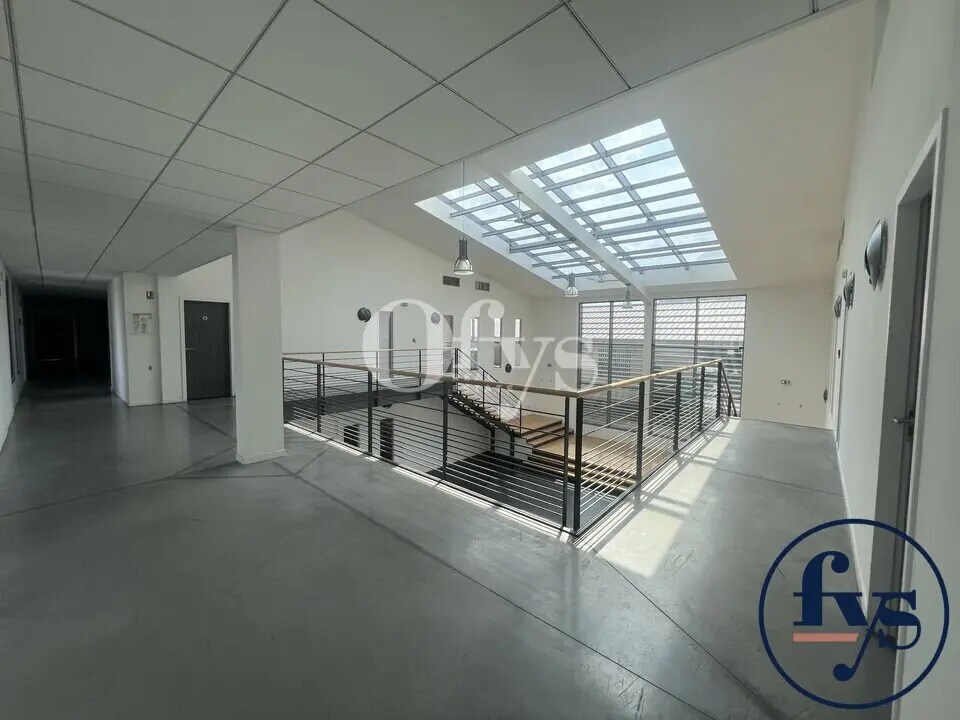 Bureau dans Décines-Charpieu à vendre Photo de l’immeuble– Image 1 sur 13