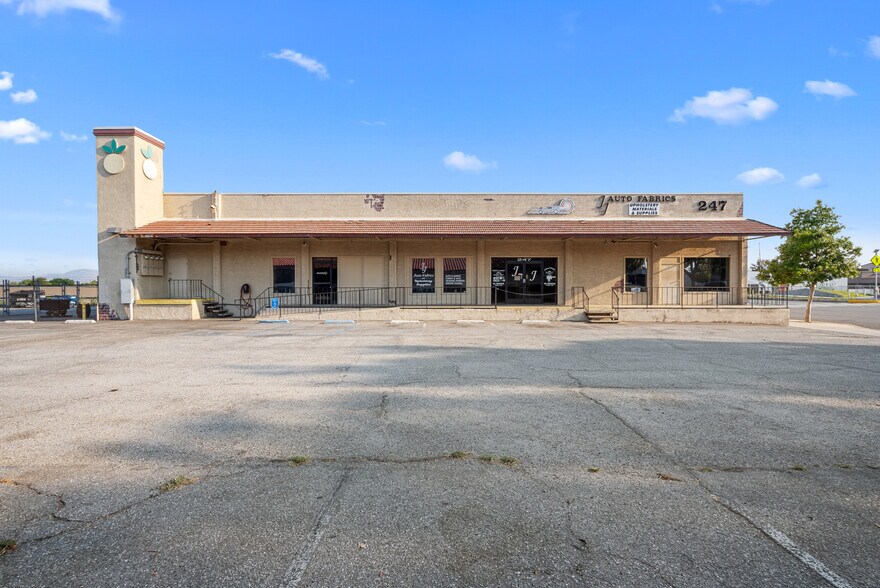 247 S Riverside Ave. portefeuille de 2 biens à vendre sur LoopNet.fr - Photo de l’immeuble – Image 3 sur 29