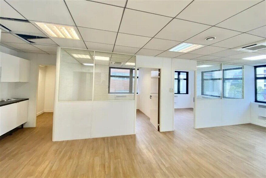 Bureau dans Issy-les-Moulineaux à louer - Photo de l’immeuble – Image 1 sur 8