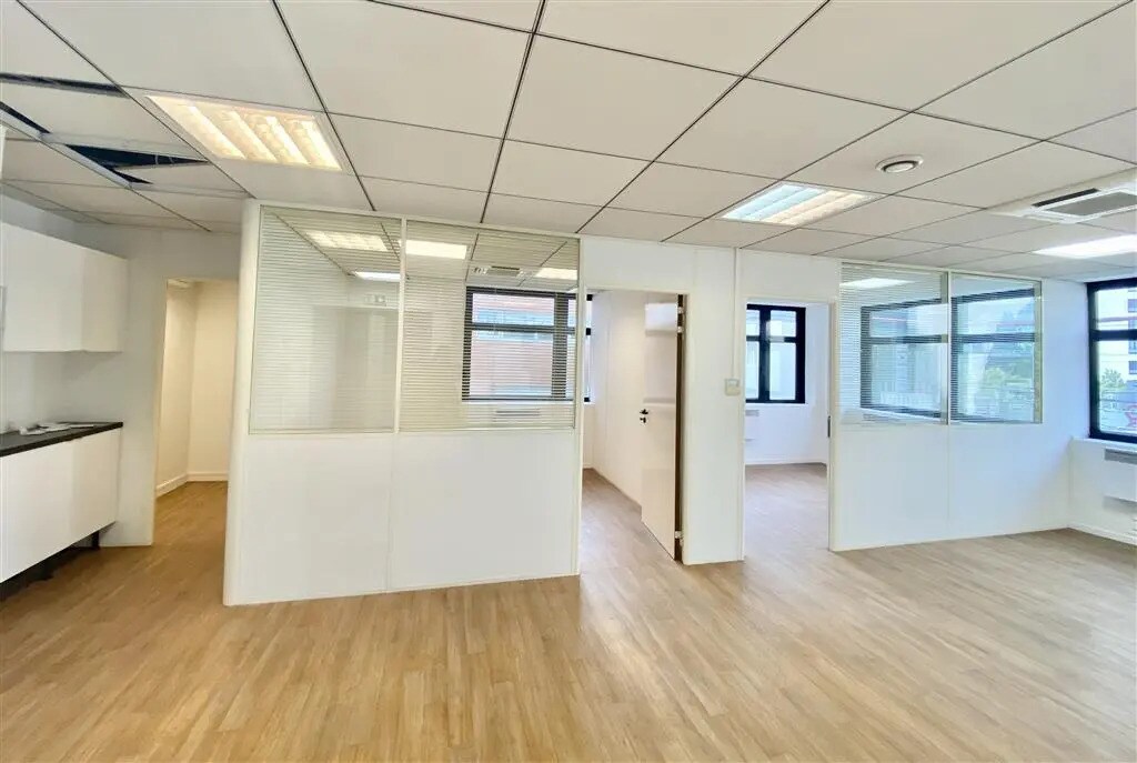 Bureau dans Issy-les-Moulineaux à louer Photo de l’immeuble– Image 1 sur 9