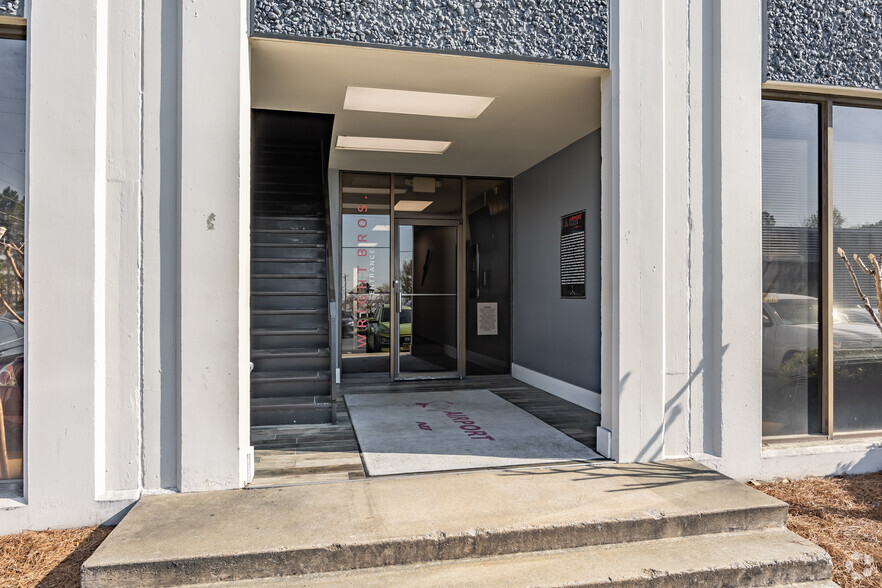 510 Plaza Dr, College Park, GA à louer - Photo de l’immeuble – Image 3 sur 13