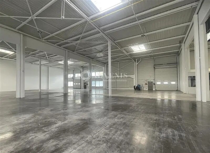 Local d’activités dans Le Blanc-Mesnil à louer - Photo de l’immeuble – Image 3 sur 11