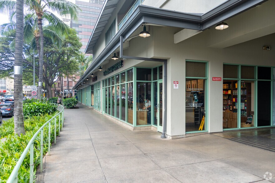 700 Keeaumoku St, Honolulu, HI à louer - Photo de l’immeuble – Image 3 sur 7