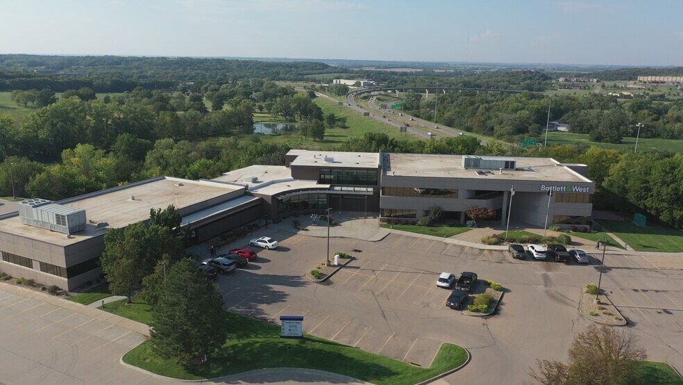 1200 SW Executive Dr, Topeka, KS à louer - Vidéo sur l’annonce professionnelle – Image 3 sur 12