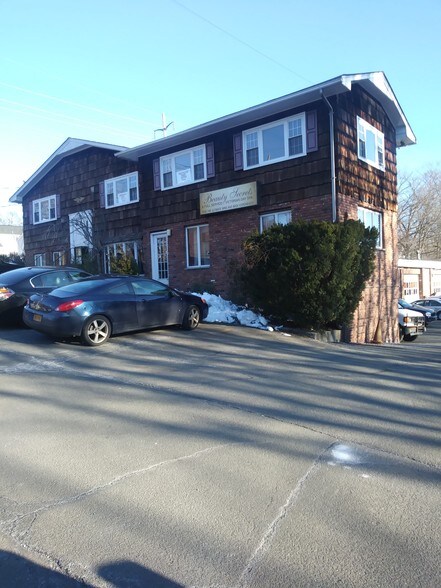 110 W Crooked Hill Rd, Pearl River, NY à louer - Photo de l’immeuble – Image 3 sur 12