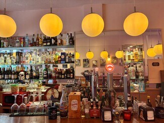 Plus de détails pour Local commercial à louer