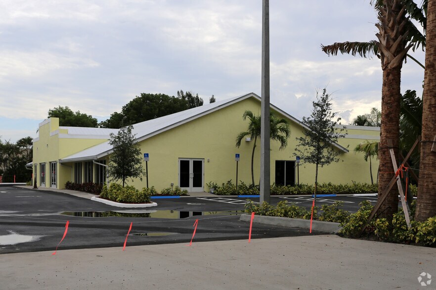 1696 S Military Trl, West Palm Beach, FL à louer - Photo de l’immeuble – Image 2 sur 27