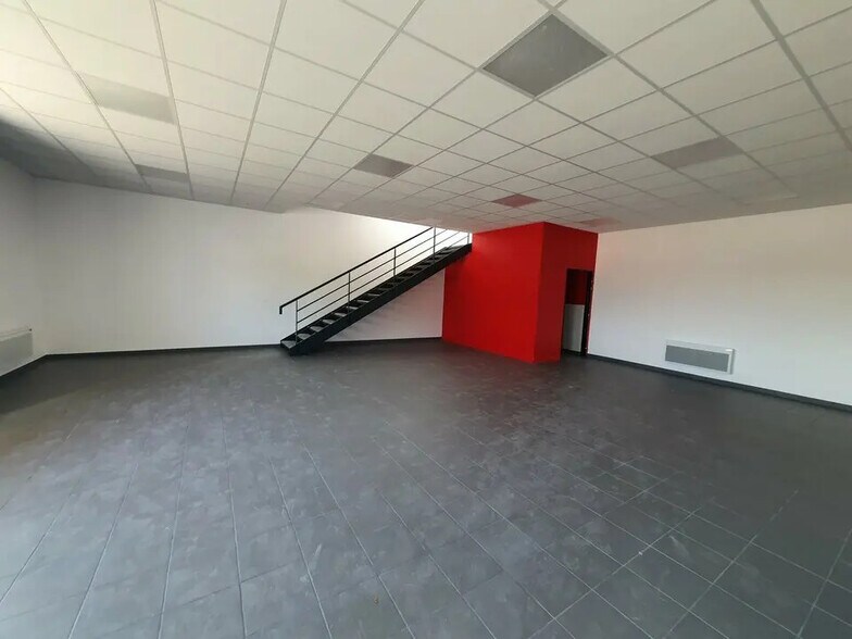 Local d'activités dans Bondoufle à vendre - Photo de l’immeuble – Image 2 sur 4