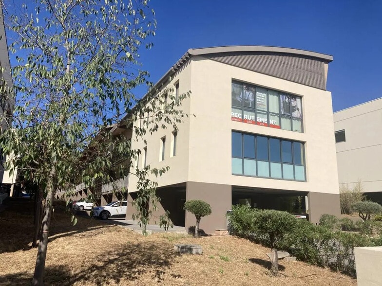 Bureau dans Fréjus à louer - Photo de l’immeuble – Image 2 sur 13