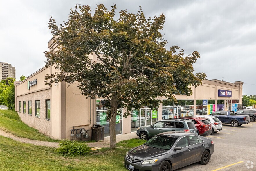 1490 Richmond Rd, Ottawa, ON à vendre - Photo de l’immeuble – Image 2 sur 2