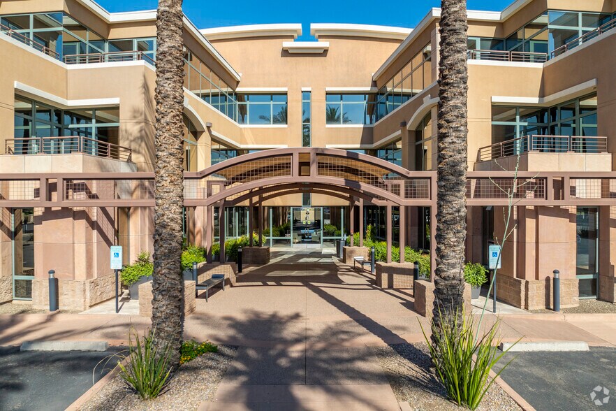7025 N Scottsdale Rd, Scottsdale, AZ à louer - Photo de l’immeuble – Image 3 sur 7
