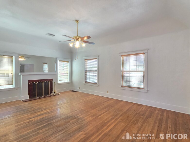 2321 E Speedway Blvd, Tucson, AZ à louer - Photo de l’immeuble – Image 2 sur 3