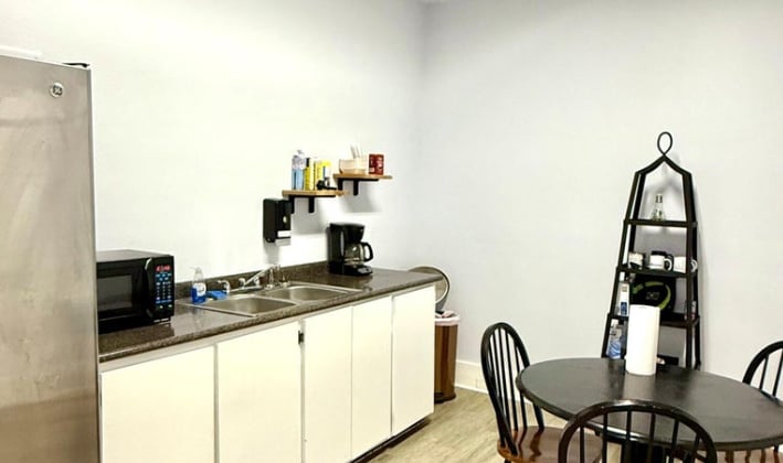 102 N Burke Ave, Long Beach, MS à louer - Photo intérieure – Image 3 sur 6