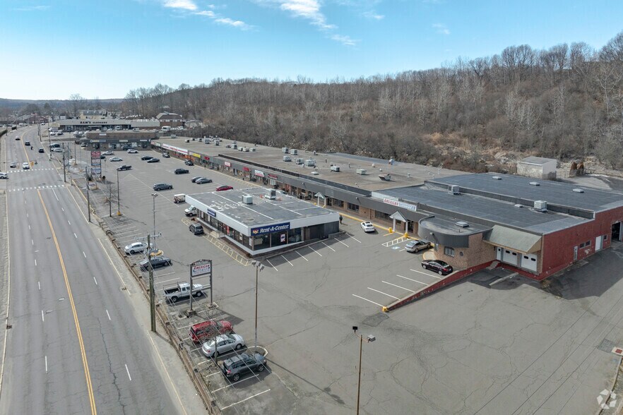 625 Wolcott St, Waterbury, CT à louer - Photo de l’immeuble – Image 3 sur 22