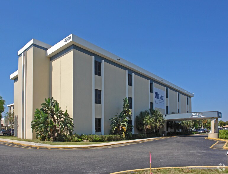 4900 W Oakland Park Blvd, Lauderdale Lakes, FL à louer - Photo de l’immeuble – Image 3 sur 11