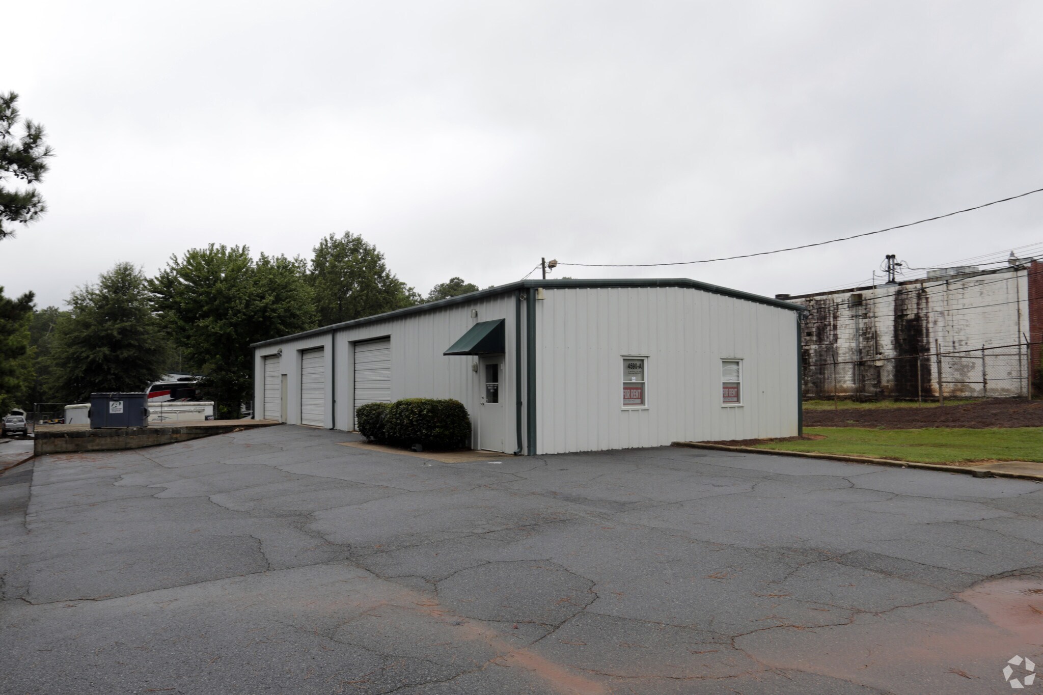 4590 S Berkeley Lake Rd, Norcross, GA à louer Photo principale– Image 1 sur 5